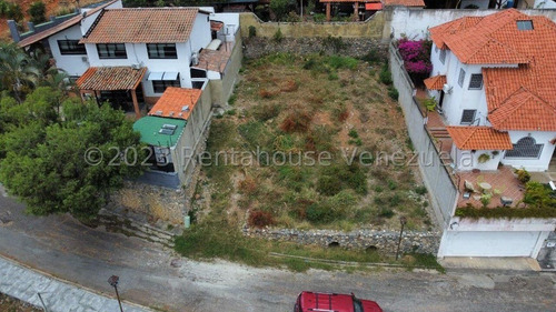 Maria Luisa Mendoza Vende Sensacional Terrreno En Zona Exclusiva Del Este De Barquisimeto, Con Vigilancia, Es Amplio Ideal Para Construcción De Exclusiva Vivienda 2 4 1 8 9 5 0