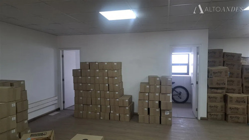 Arriendo Oficina 200 Mt2 / 5 Baños