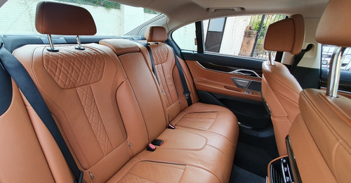 Imagen 10 de 14 de Seminuevo Bmw 740i Excellence 2016