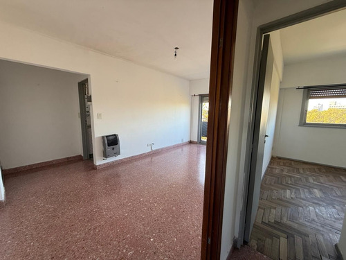 Alquiler | Departamento De 3 Ambientes Al Frente Con Balcón | Saavedra