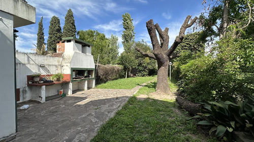 Fisherton: Muniagurria Y Córdoba, Amplisimo Jardín