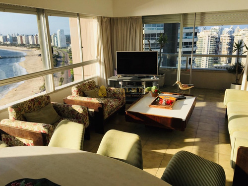 Apartamento De 3 Dor, 3 Baños ( 2 En Suite), Balcon Con Vista A La Playa Mansa Y Brava. En Una Excelente Ubicacion. Consulte!!!!! Por Alquiler- Ref: 2199