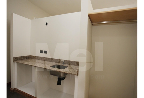 Excelente Casa, En 3 Plantas, Reciclada A Nuevo