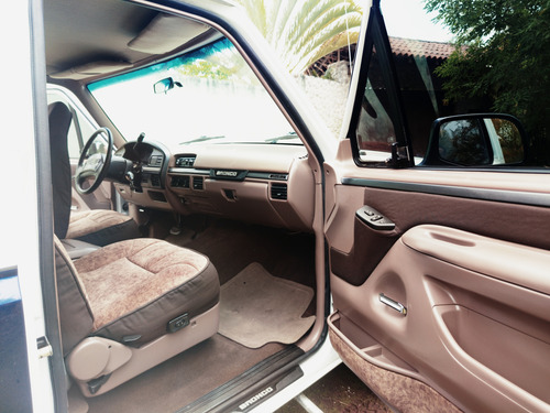 Ford Bronco 1993. Completamente Restaurada. Todo Funcionando