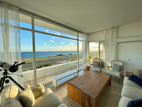 Espectacular Casa  Frente Al Mar En Venta Y Alquiler Anual  - Playa Mansa - Punta Del Este