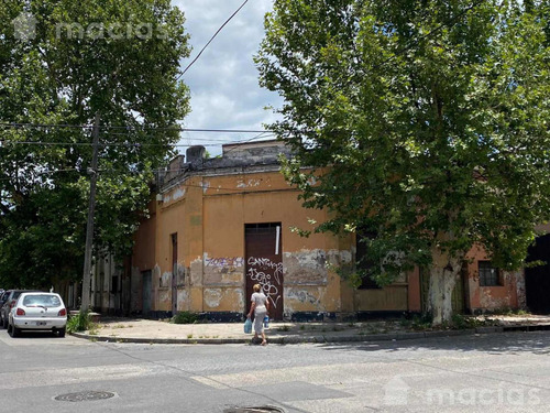 Esquina Marcos Paz Y Suipacha. Para Reconstrucción Comercial
