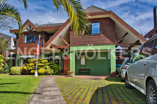 Imagen 2 de 19 de Casa Sector Residencial, Barrio Ingles.