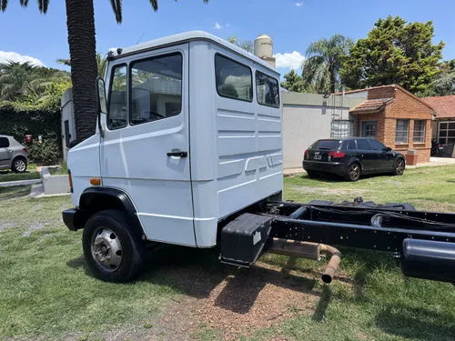 Mercedes Benz 710 Chasis C/cabina 2009