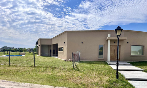 Venta Casa San Sebastian Area 5 - 4 Ambientes