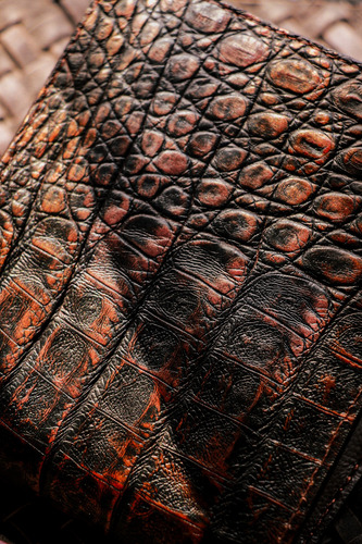 Cartera Billertera En Piel Exótica De Cocodrilo Cobre Terracota Escamas