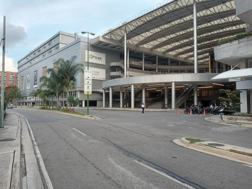 Imagen 2 de 8 de Se Vende Y Alquila Local Comercial 220m² En Cerro Verde