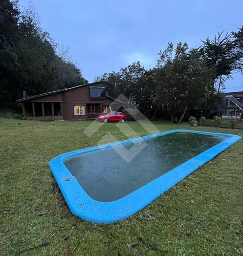 Casa En Arriendo De 4d Con Piscina Y Quincho En Calbuco