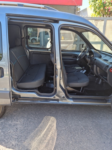 Imagen 8 de 10 de Renault Kangoo 2016 1.6 Furgon Ph3 Confort 5as Lc