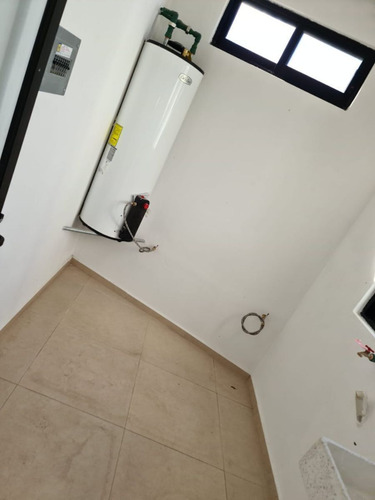 Se Vende Casa En Cañadas Del Arroyo, 4ta Recamara En Pb, Jardín, Doble Altura !