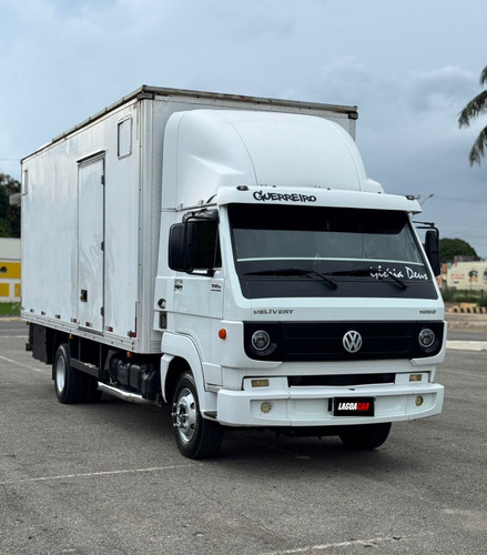 Caminhão Motorhome Com Fotovoltaico E Banheiro Dentro Do Baú
