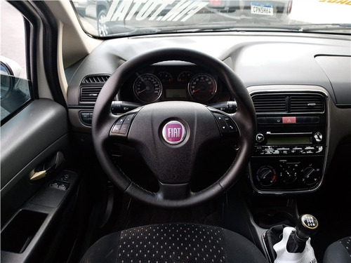Imagem 6 de 13 de Fiat Punto 1.8 Hlx 8v Flex 4p Manual