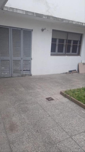 Casa De 2 Dormitorios En Alquiler, Zona Parque Savedra