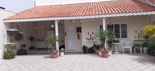 Imagem 20 de 22 de Casa Com 2 Dormitórios, 1 Suíte, 1 Closet, 2 Salas, Cozinha Planejada, Piso Porcelanato, 2 Banheiros, Ampla Edícula Com Área De Serviço E 2 Vagas - Ca0300