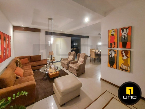 Imagen 2 de 18 de Hermosa Y Céntrica Casa Con 4 Suites En Alquiler