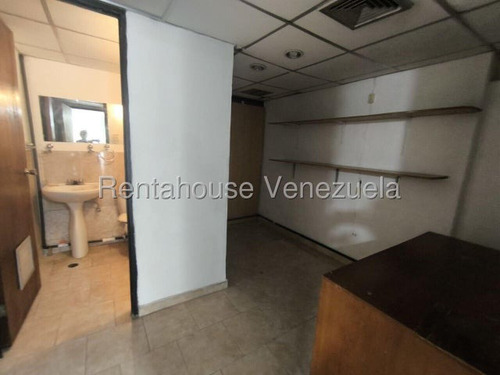 Local Dúplex Comercial En Alquiler Inm - Av. Principal (a Pasos De Don Julio Centeno) Con Dos Amplios Locales En Planta Baja Y Cinco Oficinas En Planta Alta.. La Esmeralda