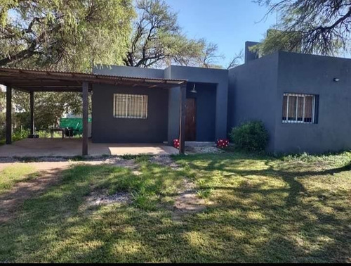 Imagen 2 de 11 de Vendo Casa En Housing Cerrado, Unquillo