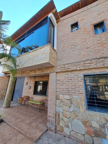 Casa En Venta En San Diego. Urb. Sansur