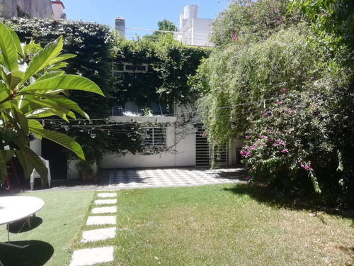 Casa De 6 Ambientes Con Jardin Y Pileta En Venta - Cochera - Belgrano