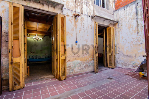 En Venta Casa De Pasillo A Reciclar En Pichincha, Rosario.
