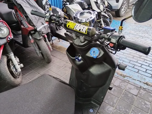 Moto En Excelentes Condiciones, Accesorios De Lujos.