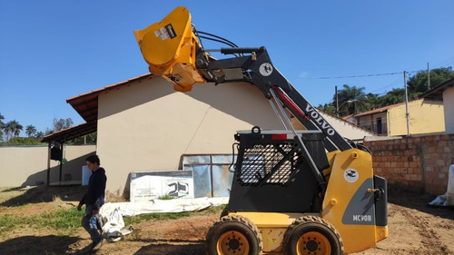 Imagem 5 de 12 de Minicarregadeira Bobcat Volvo Mc90b