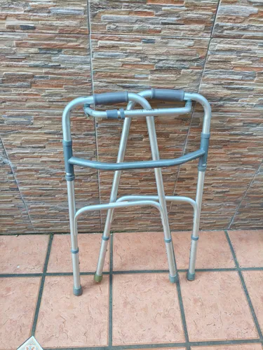 Alquiler De Andadores, Muletas, Bastones Y Sillas De Ducha (Usado)