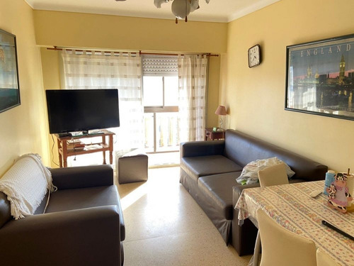 Imagen 3 de 7 de Departamento 2 Ambientes Con Balcon Saliente, Vista Panoramica