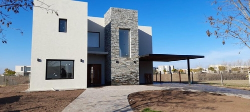 Imagen 2 de 18 de Hermosa Casa A Estrenar Con Salida Al Agua - El Canton
