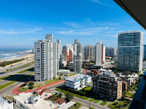Vende Apartamento De 2 Dormitorios En Punta Del Este. Financia