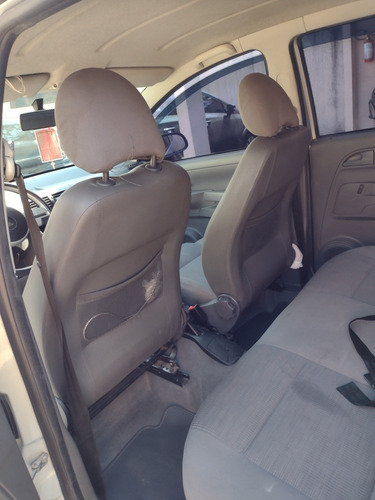 Imagem 8 de 10 de Volkswagen Fox 2008 1.6 Plus Total Flex 5p