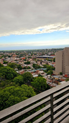 Alquiler! Departamento De Categoría Tipo Dúplex De 2 Dormitorios En Lavalle Al 1100, Barrio Sur