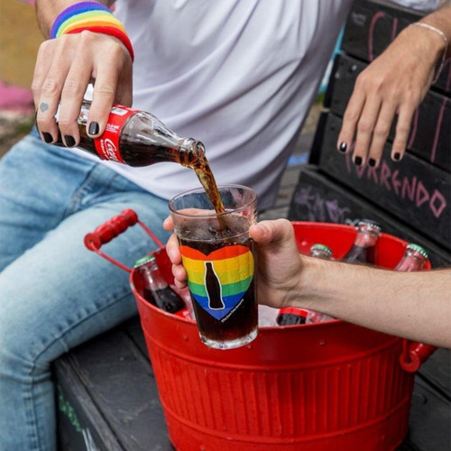 Juego de tazas americanas Coca-Cola Pride Heart de 4 piezas