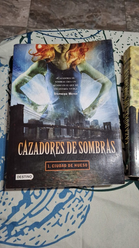 Primeros Tres Tomos: Cazadores De Sombra De Cassandra Clare