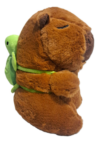 Peluche De Capibara 23 Cm Color Marrón Con Mochila Tortuga Caqui