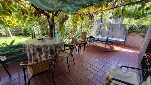 Casa Remodelada, 2 Pisos, Amplio Terreno