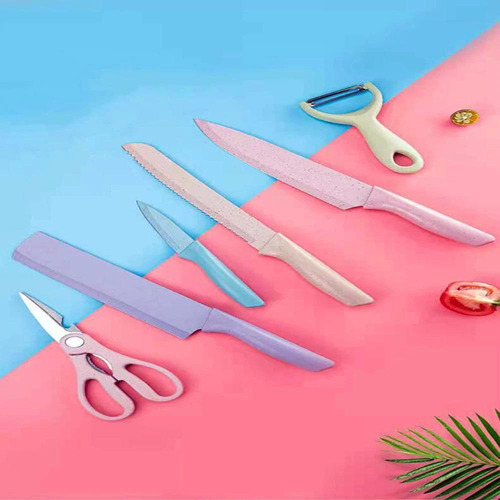 Set de cuchillos y cortadores de cocina de colores