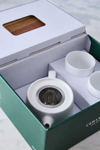 Set Leah Tetera + 2 Pocillos De Ceramica Blanca Tapa Y Bande