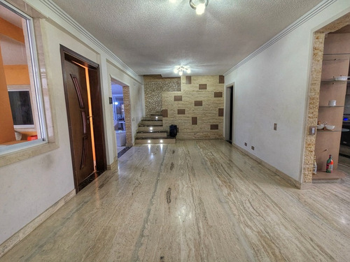 Town House En El Bosque, Res. Trapiche A, 80% Remodelado. Valencia. Solo Clientes Directos. Bc