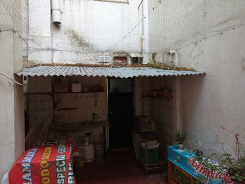 Venta Local Con Renta. Sarmiento Y Colon. Con Zotano-patio-persiana.