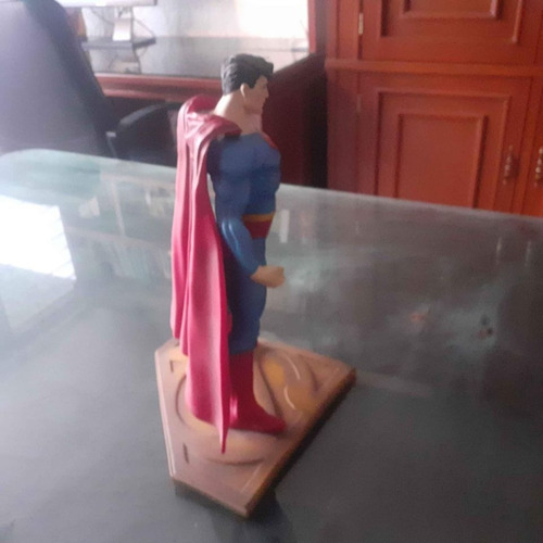Coleccionable De Resina Superman De 40 Cm De Alto (Usado)