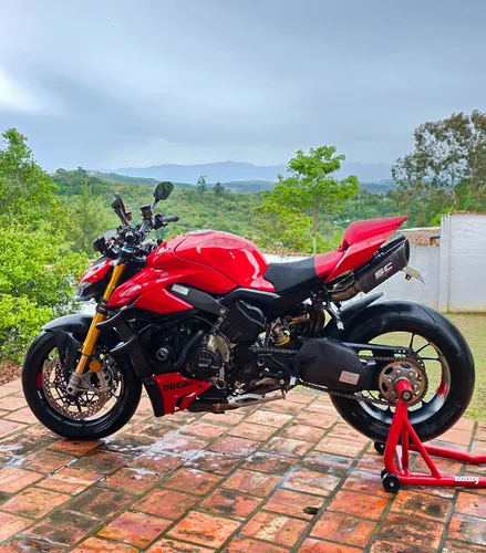 Ducati Streetfighter V4s