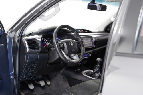 Imagen 15 de 15 de Toyota Hilux 2.8 Dc 4x2 Srv 2016