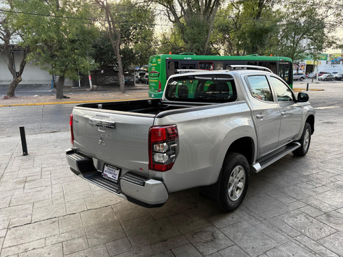 Mitsubishi L200 2.4 Cabina Doble 4x2 Mt