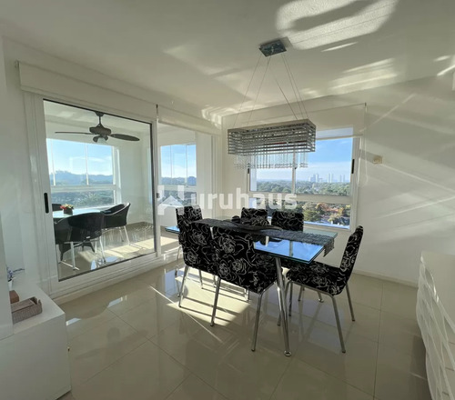 Apartamento A La Venta 3 Dormitorios Y 2 Cocheras - Punta Del Este