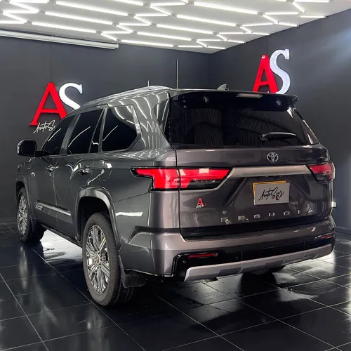 Toyota Sequoia 3.4 Capstone